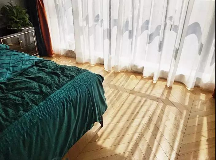 小藍(lán)鯨石晶人字拼石晶地板鋪裝效果