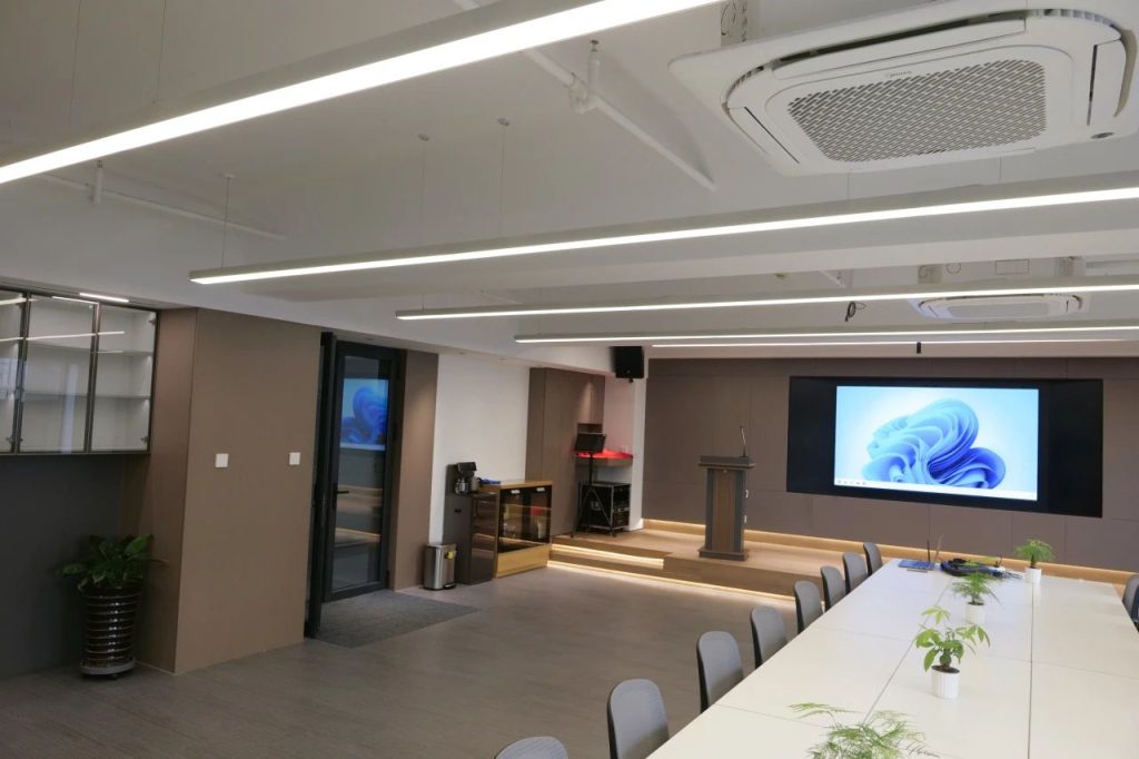 小藍(lán)鯨石晶地板-富泉商貿(mào)公司會(huì)議室改造后案例圖片角度2